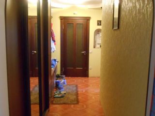 Продам 3 комнатную квартиру взрослый собственник установлены натяжные потолки фото 2 Ярославль