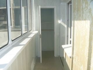 Продаю четырехкомнатную квартиру с мебелью установлены пластиковые окна фото 2 Барнаул