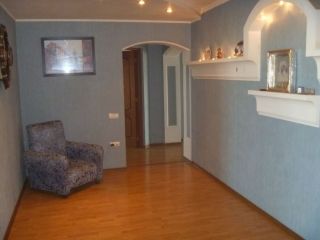 Продаю четырехкомнатную квартиру с мебелью установлены пластиковые окна фото 5 Барнаул