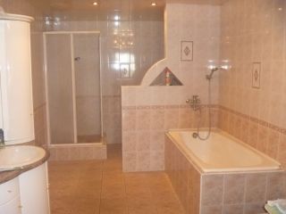 Продаю четырехкомнатную квартиру с мебелью установлены пластиковые окна фото 17 Барнаул