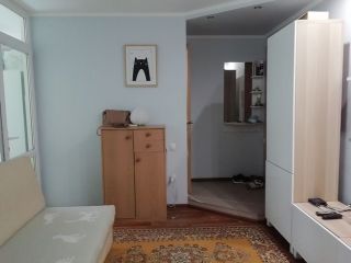 Продается двухкомнатная квартира свежий ремонт с мебелью фото 3 Барнаул