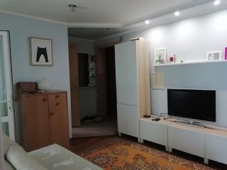 Продается двухкомнатная квартира свежий ремонт с мебелью фото 4 Барнаул