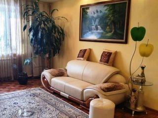 Продается 3 комн. квартира установлены натяжные потолки документы готовы фото Лесозаводск