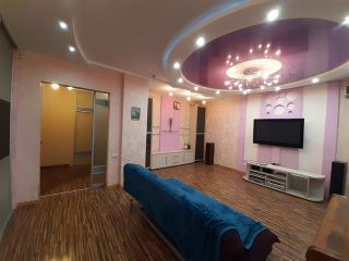Продаю четырехкомнатную квартиру установлены натяжные потолки красивый фото Севастополь