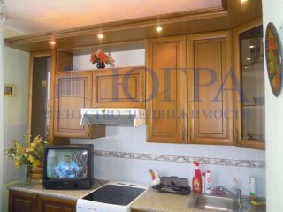 Продается 2 комнатная квартира установлены пластиковые окна с мебелью фото 2 Нижневартовск