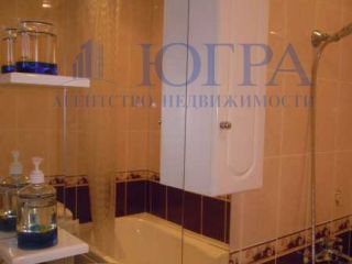 Продается 2 комн. квартира хорошее состояние установлены пластиковые окна фото Нижневартовск