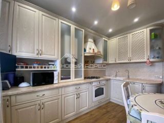 Продам трехкомнатную квартиру удобное расположение свежий ремонт фото 2 Альметьевск