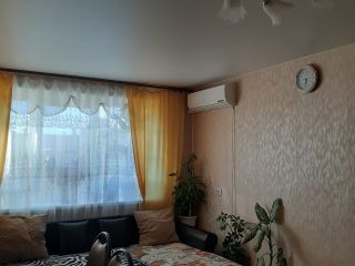 Продаю трешку установлены натяжные потолки хорошее состояние фото Волгоград