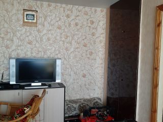 Продаю трешку установлены натяжные потолки хорошее состояние фото 2 Волгоград