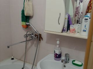 Продаю трешку установлены натяжные потолки хорошее состояние фото 8 Волгоград