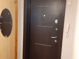 Продаю трешку установлены натяжные потолки хорошее состояние фото 11 Волгоград