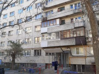 Продаю трешку установлены натяжные потолки хорошее состояние фото 13 Волгоград