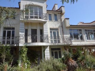 Продаю кирпичный дом с коммуникациями фото Севастополь