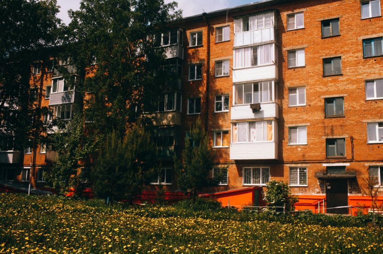 Комната юрга. Леонова улица Юрга. Леонова 5 Кемерово. Леонова 6 Юрга. Улица Леонова 12 г.Юрга.