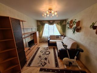 Продается трехкомнатная квартира установлены натяжные потолки пластиковые окна фото Рыбинск