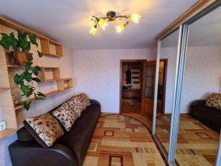 Продается трехкомнатная квартира установлены натяжные потолки пластиковые окна фото 4 Рыбинск