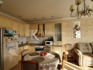 Продаю двухкомнатную квартиру взрослый собственник с мебелью фото 3 Тюмень