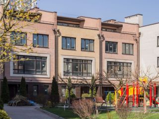 Продаю четырехкомнатную квартиру документы в полном порядке отдельный вход фото Ростов-на-Дону