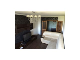 Сдаю трешку косметический ремонт в центре города с мебелью фото Мосальск