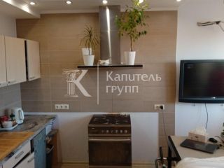 Продаю 4 комнатную квартиру установлены натяжные потолки в центре города фото Тюмень