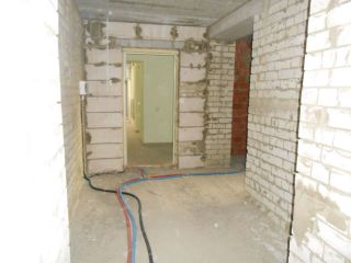 Продается двухкомнатная квартира с коммуникациями установлены пластиковые окна фото 24 Саратов