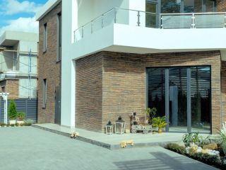 Продаю кирпично-монолитный коттедж черновая отделка видеонаблюдение с коммуникациями фото 5 Сочи