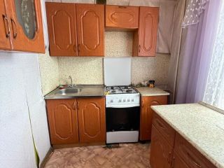 Продается 2 комнатная квартира установлены натяжные потолки пластиковые окна фото Магнитный