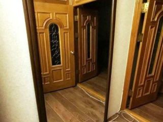 Продаю трехкомнатную квартиру с мебелью в центре города фото 2 Сургут