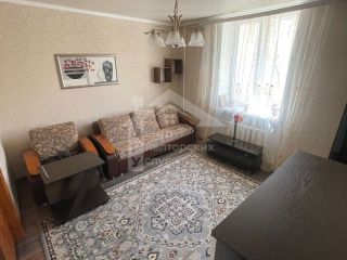 Продаю 2 комнатную квартиру установлены натяжные потолки с коммуникациями фото 2 Златоуст