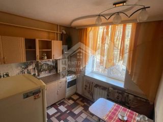 Продаю 2 комнатную квартиру установлены натяжные потолки с коммуникациями фото 9 Златоуст