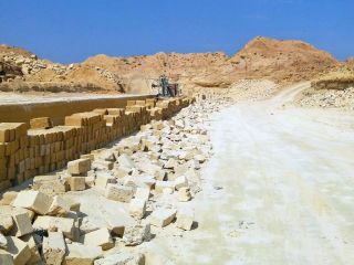 Действующий карьер по добыче камня &laquo;ракушечника&raquo; в Крыму фото 2 Саки