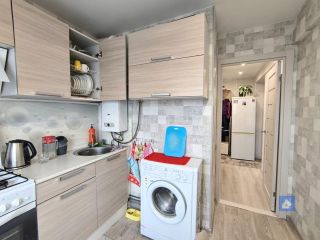 Продается двухкомнатная квартира с коммуникациями установлены натяжные потолки фото 4 Петрозаводск