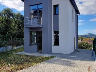 Продаю кирпично-монолитный дом черновая отделка с коммуникациями имеется скважина фото Сочи