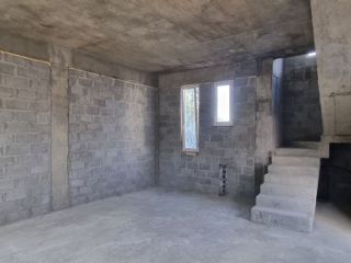 Продаю кирпично-монолитный дом черновая отделка с коммуникациями имеется скважина фото 3 Сочи