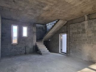 Продаю кирпично-монолитный дом черновая отделка с коммуникациями имеется скважина фото 7 Сочи