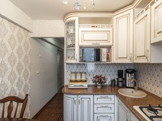 Продам трехкомнатную квартиру косметический ремонт срочно с мебелью фото Омск
