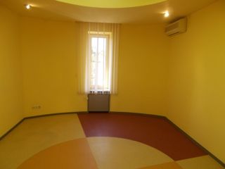 Сдам офис евроремонт с коммуникациями с мебелью фото 7 Саратов