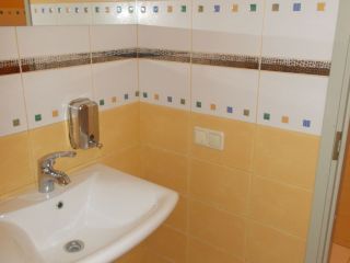 Сдам офис евроремонт с коммуникациями с мебелью фото 12 Саратов