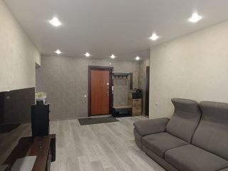 Продается двухкомнатная квартира взрослый собственник установлены натяжные потолки фото 2 Сосновоборск