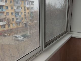 Продам 2 комнатную квартиру косметический ремонт хорошее состояние установлены натяжные потолки фото 2 Красноярск