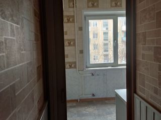 Продам 2 комнатную квартиру косметический ремонт хорошее состояние установлены натяжные потолки фото 17 Красноярск