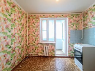 Продаю 2 комнатную квартиру с коммуникациями ухоженный подъезд фото Новомалороссийская