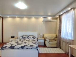 Продается 2 комнатная квартира отличный ремонт пластиковые окна с мебелью фото 2 Омск