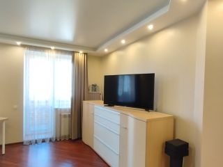 Продается 2 комнатная квартира отличный ремонт пластиковые окна с мебелью фото 3 Омск