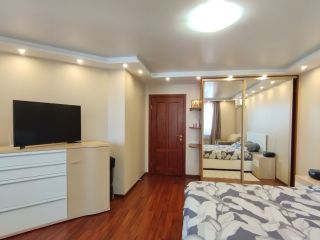 Продается 2 комнатная квартира отличный ремонт пластиковые окна с мебелью фото 5 Омск