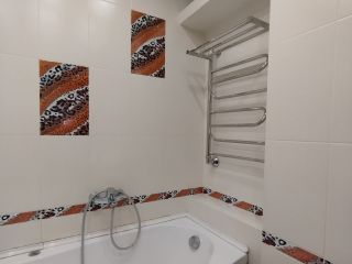 Продается 2 комнатная квартира отличный ремонт пластиковые окна с мебелью фото 7 Омск