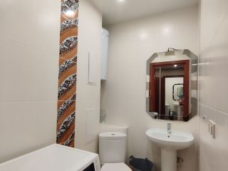 Продается 2 комнатная квартира отличный ремонт пластиковые окна с мебелью фото 8 Омск