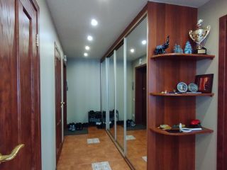 Продается 2 комнатная квартира отличный ремонт пластиковые окна с мебелью фото 9 Омск