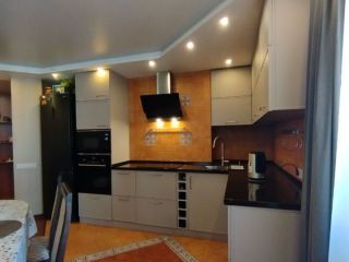 Продается 2 комнатная квартира отличный ремонт пластиковые окна с мебелью фото 10 Омск