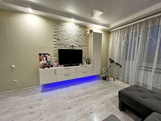 Продам 1 комнатную квартиру шикарный ремонт с мебелью фото 1 Омск